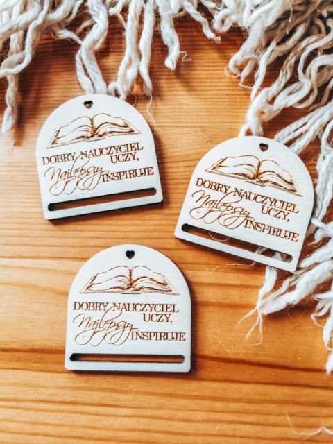 Dobry nauczyciel uczy /książka/ - zakładka półokrągła 5cm (3szt) - - - (baza do zakładki do książki)
