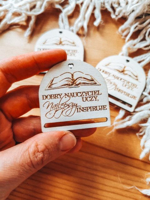 Dobry nauczyciel uczy /książka/ - zakładka półokrągła 5cm (3szt) - - - (baza do zakładki do książki)