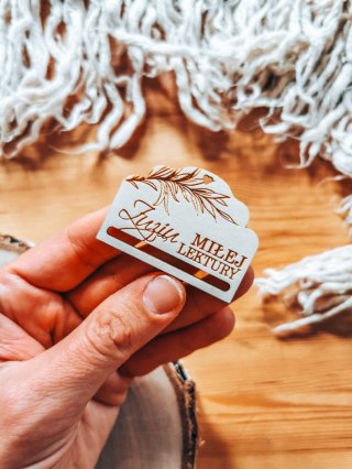 Dowolny tekst (STYL 2) - zakładka ozdobna 5x3,5cm (1szt) - - - (baza do zakładki do książki)