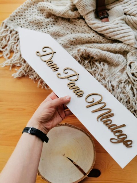 Drogowskaz (1szt) Dom Panna Młodego - - - (znak drogowskazu, tablica, tabliczka, strzałka)