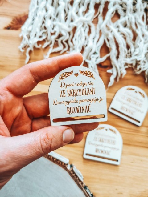 Dzieci rodzą się ze skrzydłami... SENTENCJA - zakładka półokrągła 5cm (3szt) - - - (baza do zakładki do książki, dzień dla naucz