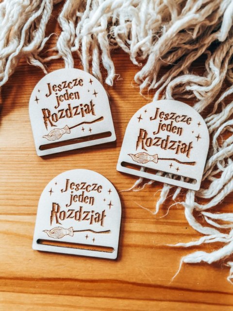 Jeszcze jeden rozdział /miotła/ - zakładka półokrągła 5cm (3szt) - - - (baza do zakładki do książki)