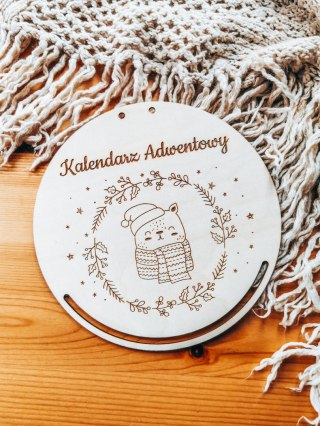 Kalendarz Adwentowy TABLICA - MIŚ w świątecznym wieńcu (koło) - - - (baza tabliczka do kalendarza adwentowego)