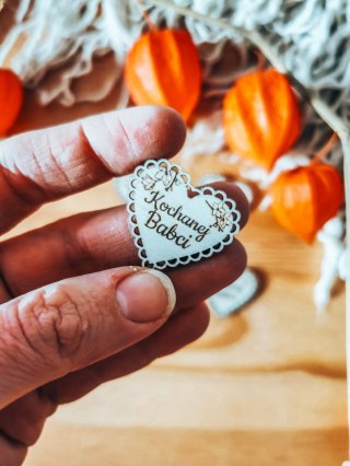 Kochanej Babci - AŻUROWE serce (5szt) 3/4/5cm - - - (serduszka, serduszko, serca, ażur, Dzień Babci Dziadka Dziadków)