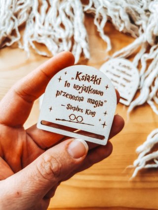 Książka to wyjątkowo przenośna magia /różdżka/ - zakładka półokrągła 5cm (3szt) - - - (baza do zakładki do książki)
