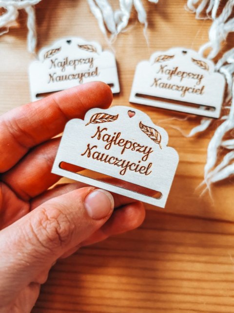 Najlepszy Nauczyciel - zakładka ozdobna 5x3,5cm (3szt) - - - (baza do zakładki do książki)