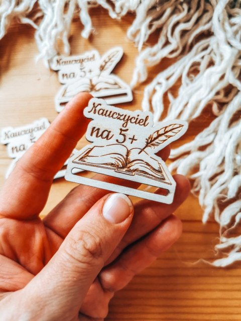 Nauczyciel na 5+ /książka/ - zakładka po obrysie 5cm (3szt) - - - (baza do zakładki do książki)