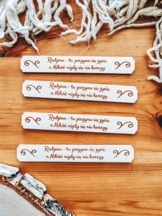 Rodzina, tu zaczyna się życie... (sentencja) - TABLICZKA (4szt) 10cm/12cm/14cm (8 wzorów)