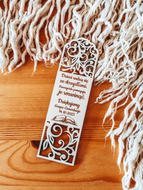 Zakładka (1szt) AŻUR 01 /KSIĄŻKA - Dzieci rodzą się ze skrzydłami - - - DZIEŃ NAUCZYCIELA zakładki do książki