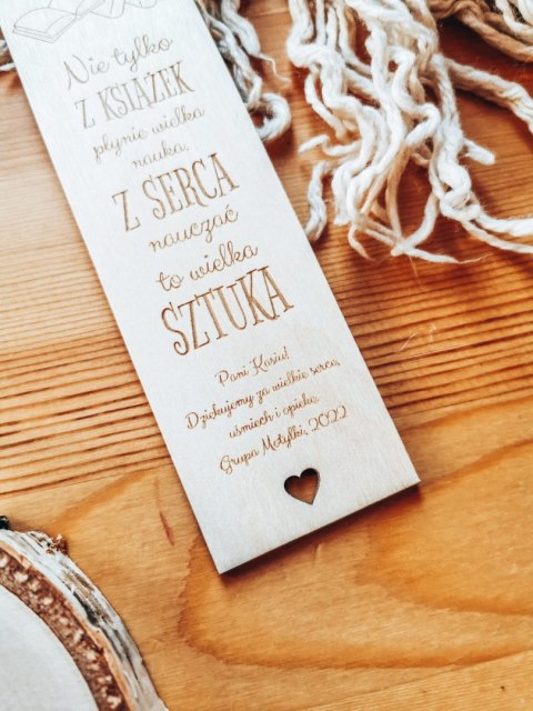 Zakładka (1szt) KSIĄŻKI - Nie tylko z książek... - - - DZIEŃ NAUCZYCIELA zakładki do książki