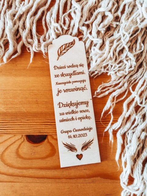 Zakładka (1szt) PIÓRO - Dzieci rodzą się ze skrzydłami - - - DZIEŃ NAUCZYCIELA zakładki do książki