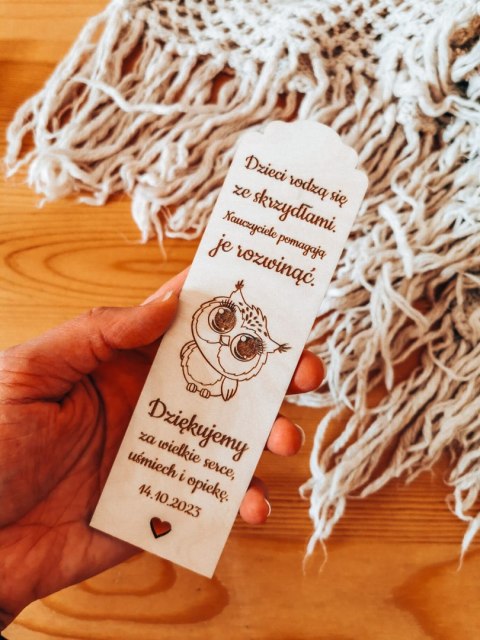 Zakładka (1szt) SÓWKA - Dzieci rodzą się ze skrzydłami - - - DZIEŃ NAUCZYCIELA zakładki do książki