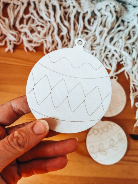 Bombka PEŁNA 8cm (4szt) - Klasyczny Zestaw - - - (Wesołych Świąt, Cicha Noc, bombki i zawieszki choinkowe, do kolorowania, kolor