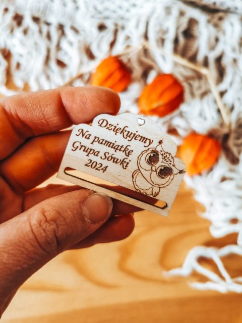 Dowolny tekst (Sówka) - zakładka ozdobna 5x3,5cm (1szt) - - - (baza do zakładki do książki, Dzień Nauczyciela, podziękowanie)