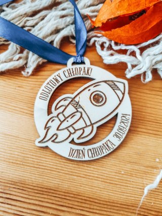 Dzień Chłopaka ODLOTOWY CHŁOPAK 01 - medal 7cm (1szt) - z imieniem - - - (zawieszka, odznaka, rakieta)