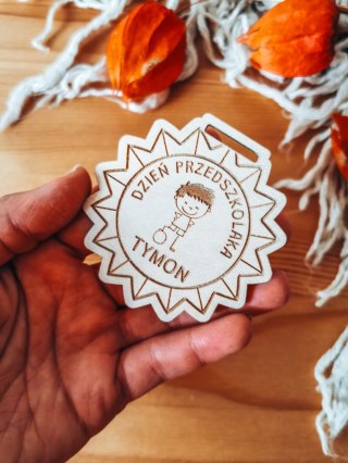 Dzień Przedszkolaka CHŁOPIEC - medal GWIAZDA 7cm (1szt) - z imieniem - - - (zawieszka, odznaka)