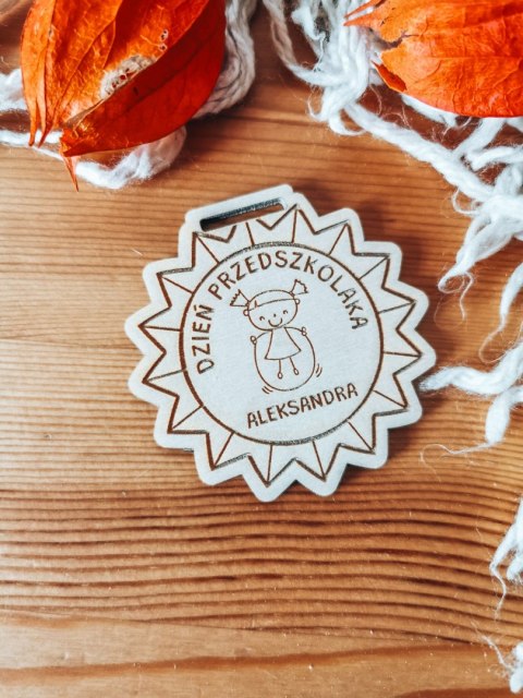 Dzień Przedszkolaka DZIEWCZYNKA - medal GWIAZDA 7cm (1szt) - z imieniem - - - (zawieszka, odznaka)