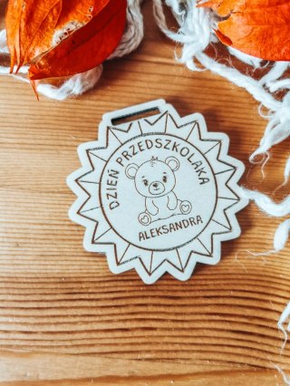 Dzień Przedszkolaka MIŚ - medal GWIAZDA 7cm (1szt) - z imieniem - - - (zawieszka, odznaka)