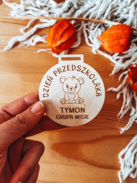 Dzień Przedszkolaka MIŚ - medal KOŁO 7cm (1szt) - z imieniem - - - (zawieszka, odznaka)