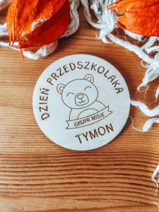 Dzień Przedszkolaka MOTYW GRUPY - magnes KOŁO 7cm (1szt) - z imieniem - - - (odznaka)