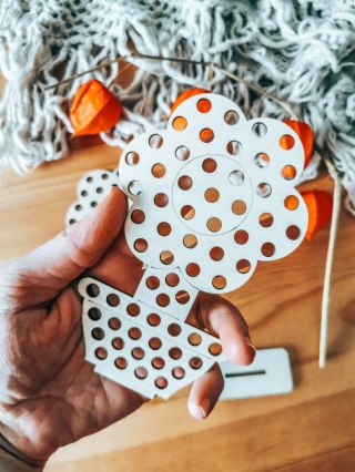 KWIATEK 04 - PRZEPLATANKA figurka z podstawką (2szt) (14cm) - do ozdabiania