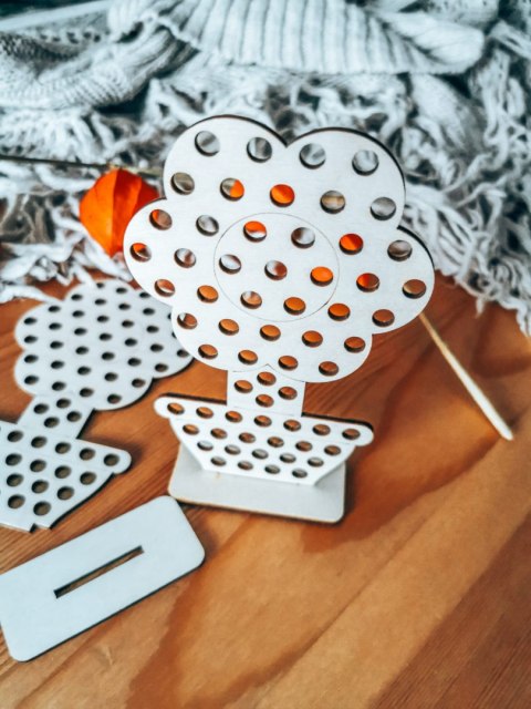 KWIATEK 04 - PRZEPLATANKA figurka z podstawką (2szt) (14cm) - do ozdabiania