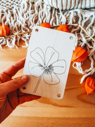 Laurka DIY 9,5 x 14,5cm (1szt) - KWIATEK 01 - - - (drewniana kolorowanka kartka, drewniane kolorowanki kartki)