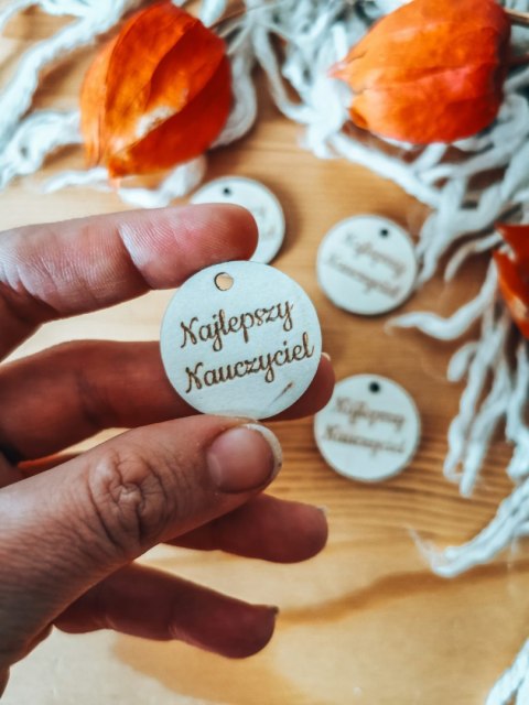 Najlepszy Nauczyciel - KÓŁKO (5szt) 3/4/5cm - - - (metka, zawieszka, bilecik)