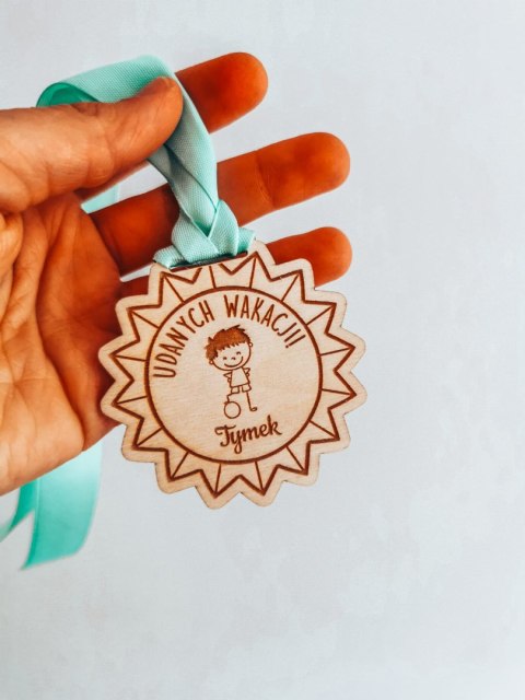 ZAKOŃCZENIE ROKU chłopiec - medal gwiazda 7cm (1szt) - z imieniem - - - (zawieszka, odznaka)