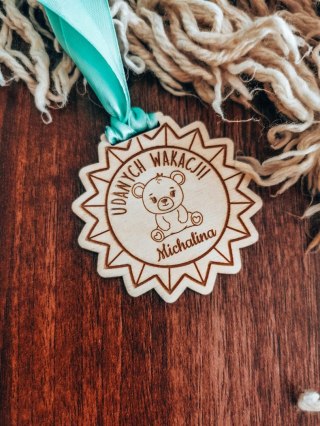 ZAKOŃCZENIE ROKU miś - medal gwiazda 7cm (1szt) - z imieniem - - - (zawieszka, odznaka)