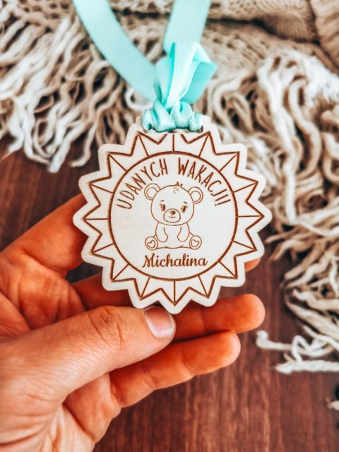 ZAKOŃCZENIE ROKU miś - medal gwiazda 7cm (1szt) - z imieniem - - - (zawieszka, odznaka)