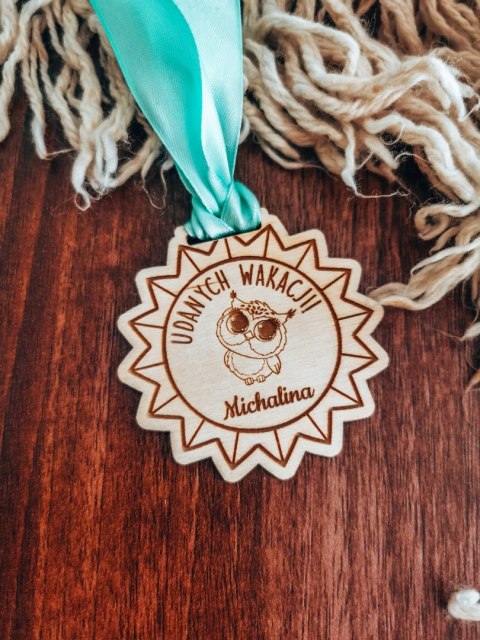 ZAKOŃCZENIE ROKU sowa 01 - medal gwiazda 7cm (1szt) - z imieniem - - - (zawieszka, odznaka)