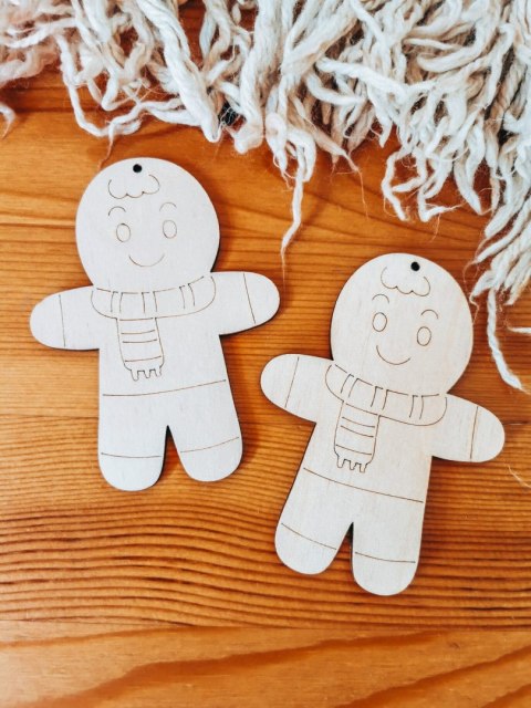 Zawieszka BAZA 10cm (2szt) - CIASTEK chłopiec - - - (do ozdabiania, do kolorowania, na choinkę)