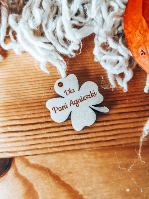 Koniczynka z IMIENIEM - (1szt) KONICZYNKA 3/4/5cm - - - (na szczęście, zawieszka)