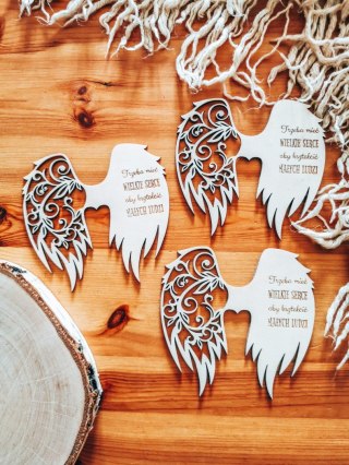 Skrzydła TRZEBA MIEĆ WIELKIE SERCE (12cm) (3szt) - kształt M-01 - (skrzydełka dla nauczyciela do aniołka, anioła aniołek, anioł)