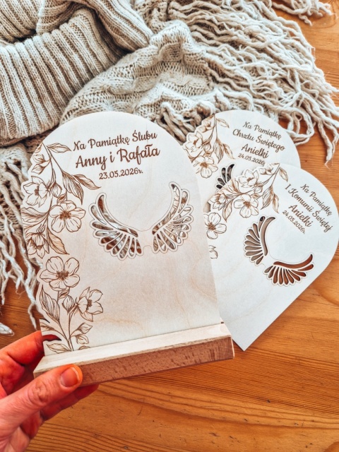 TABLICZKA STOJĄCA (1szt) - Pamiątka Chrztu - klasyczna 14,5cm x 19,5cm - - - (skrzydła dla anioła, podziękowanie, chrzest)