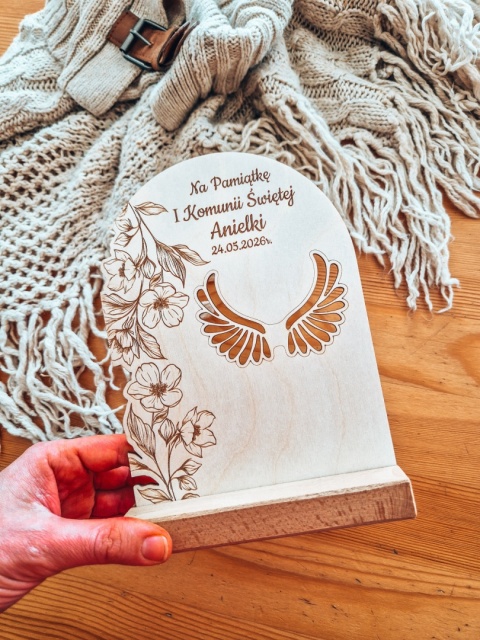 TABLICZKA STOJĄCA (1szt) - Pamiątka Komunii - klasyczna 14,5cm x 19,5cm - - - (skrzydła dla anioła, podziękowanie, komunia)