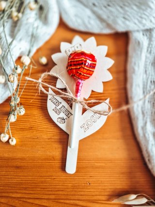 Tabliczka na lizaka - KWIATEK 02 (1szt) - z imieniem - - - (upominek, Dzień Kobiet)